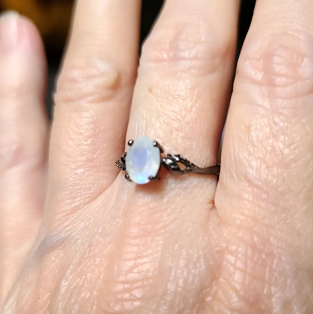 Stunning Moonstone sterling & Rhodium ring sz7.75 - Picture 3 of 8